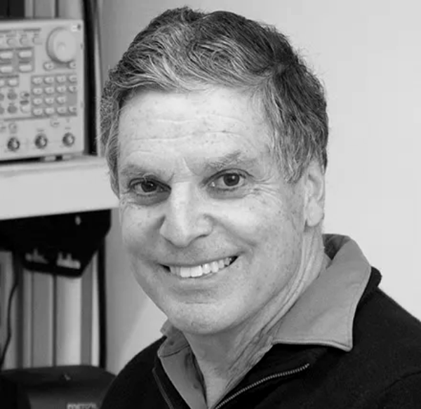 Head shot of author Paul Horowitz