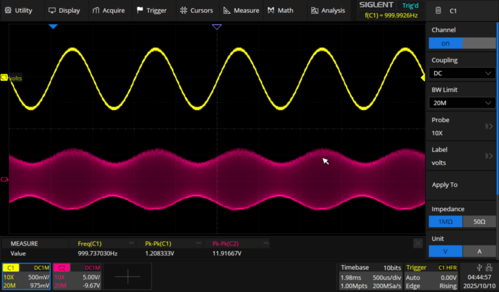 AM modulator input (yellow) and modulated output (violet) after the output high-pass filter.